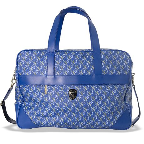 [^ԁF23181510]NS23uh̃IWimOvgƋvgݍ킹{XgobÓA@\ƐꂽfUĆBc34cm~46cmȂ̂ŁAՂƂ[͂ւAStEh◷sɂœKłB^тɂ́AIWiWJ[he[vV_[̗pAKǋBfUCɂAS[h̃uhIWibyGKgȃANZgɁBɂ́AuhJ[̒nCu[ƃ~UCG[zFN₩ȗngpAו܂ł肪܂BRZvgtX̃][gnj[XivoXŁuNissavjC[WStuhBR[g_W[wiɃ[bp̃GXvꂽEFAObYWJ܂B