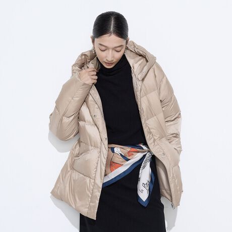 [^ԁF21-05UM01-205]Ȃ邽тɔYށgÑ_EhB͗~ǁARRJWA߂ۂ͔Bȑl̗v]ɉART[h[ũCg_ER[głBsfUCtƌ闧̓IȐ؂ւŁA܂RɃJo[ȂAcꊴ}VGbgBqbv܂ŕݍރ~hŁA₽܂BEGXgƐ̃h[XgOŌڂ̃oX𒲐łA|Pbg͋NёfނŎꂽƂ̒gɂz܂B}bgȎ̕\n͏iȃcق̂BJWAɂȂ肷Aʋ΂ɂ킹₷ۂɁB킽ɂ͍i_EgpAŷɂ肠Bsfށt\n̓}bgȎ̃iC^t^ŁAEh@\Ă܂B킽̓_E90EtFU[10gpAyƕۉ𗼗Bn͊炩ŃjbgƂ̏d˒łɂAԂ̒płɂyłByX^COāzEʋ΂ɂ̓pcX^Cɍ킹ăX}[gɁBET̓fj⃏s[XɉHDČy₩ɁBEdɂAoɂfA㎿ȑl̃_EłBgyāA邾ŏiBhȓ̗ꖇłBsɍEȂVvȃfUCŁANAėN~̒ԂɁByX^btpRgzig160cm / pTCYF9jES̓IɂƂ肪Ad˒ĂȂTCYłBEI[o[A茩VGbg傤ǗǂہBE͂Ⓑ߂ŁAw悪x̒łBE^t^fނȂł͂̃nƒ悢cAyʂłƂĂ₷łBEt[h͓ŜݍރTCYŁAhS܂Byӎz摜̏i̓TvigpBeĂꍇ܂Bł邩Aۂ̏i̐Fɋ߂Â悤OꂵĂ܂A̓Ag̃j^[ȀƖȂǂ̉{ɂA኱قȂČ邱Ƃ܂B܂dlAHATCYAfޓ኱قȂ邱Ƃ܂̂ł܂B