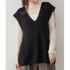 深Vネックニットベスト