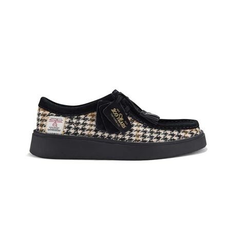 [^ԁF830JT______B___]IconicWallabeeCXpCAꂽTorviewBContemporaryWallabeeRZvgɃChVGbgŃ`L[AEg\[̑gݍ킹BHarris Tweed̃nEhgD[XgpHarris Tweed PackBC{́Aʂ̕\LTCYUKTCYɂȂ܂BC{̂ɕ\LĂuCNv͒̃TCY\LŁA{̃TCY\Lucm(Z`[g)vł͂܂By@zZebhyCzsClarks iN[NXjEIɃhXJWA܂ŃU[V[Y̌_Ɉʒutp̃tbgEGAuhBN[NX͑nƈȗ190N𒴂joāAp̓`H|ƊvVIȃeNmW[Z㎿ȃtbgEGA葱Ă܂B