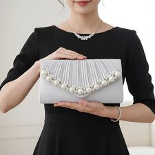 サテンＶラインビッグパールクラッチバッグ