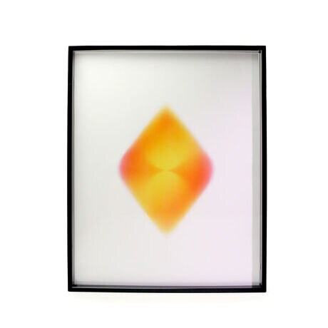 [^:gfc-th-0007]Vvŋϐ̂ƂꂽfUCB40cm~50cmȓ̃A[g[Nʐ^̂ɓKĂ܂BǂɂĂɒuĂCeÃANZgɂȂ܂BCLEAR͌_炩荞݁AԂ𖾂邢ۂɂ܂BVvȃfUĈ߁AɏA[g[NIт܂BʂƃlIJ[ɔFČPINḰAԂɃ|bvȈۂ^܂BdȂ肪ȃubÑt[AʂANfނłłĂ邽ߓAԂɓ݂₷ȂĂ܂BuTHRUiX[jv́AƋPǋv_NgłBƔZ邱ƂŁA炵̒ɐVȋP炵܂B