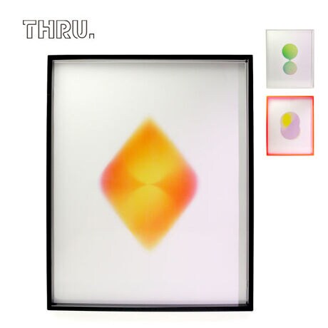 [^:gfc-th-0007]Vvŋϐ̂ƂꂽfUCB40cm~50cmȓ̃A[g[Nʐ^̂ɓKĂ܂BǂɂĂɒuĂCeÃANZgɂȂ܂BCLEAR͌_炩荞݁AԂ𖾂邢ۂɂ܂BVvȃfUĈ߁AɏA[g[NIт܂BʂƃlIJ[ɔFČPINḰAԂɃ|bvȈۂ^܂BdȂ肪ȃubÑt[AʂANfނłłĂ邽ߓAԂɓ݂₷ȂĂ܂BuTHRUiX[jv́AƋPǋv_NgłBƔZ邱ƂŁA炵̒ɐVȋP炵܂B