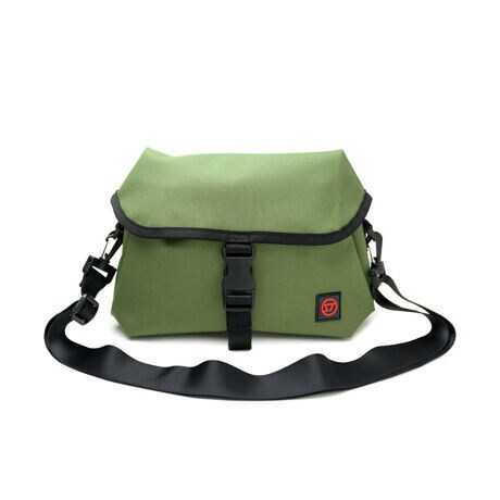 [^:gfc-st-0172]ނAEghAW[͂AîoɂxTCY̖hV_[obOuAP TRAPEZOIDvB܂jȂfUCłBfނɂ̓hCX[ciVFX[cjɎgPVCŃ~l[gvȐngpA\ʂ͝H{Ă܂̂ŁA}ȉJȂǂŐĂ݂݂Â炢nƂȂĂ܂BɃbV|PbgtĂ̂ŁAzgѓdbȂǂׂ[ł܂B܂9.7C`Õ^ubg邱Ƃ\Ȃ̂ŁAdqДh̕ɂ֗ȃTCYłB