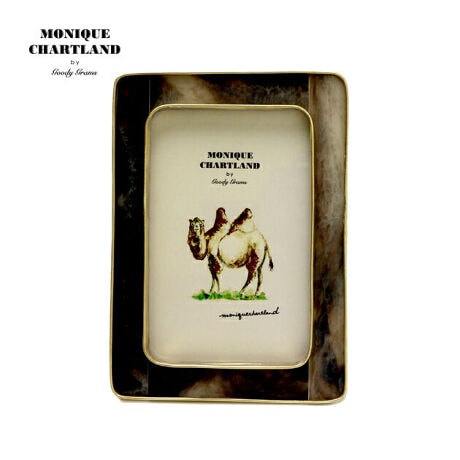 [^:gfc-mq-0086]Wfނ̃}[u͗lɁA^J̘gg݂oĂt[B̐^JۂfUCƂȂĂ܂Bwʂɂ̓X^hƎOp݂tĂ܂̂ŁAu^ƒ݂艺̎g\łB