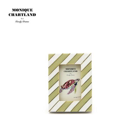 [^:gfc-pf-0046]΂߂̃XgCvƁAC^J̃~jt[uPHOTO FRAME VIYANvBTCYȂ̂ŃfXNgCȂǂɏA傫t[ƕׂăfBXvCyނ̂߂łBElnhChî߂Ƃǂ냉Ĉ䂪݂h̔ʎYiɂ͂ȂoĂ܂B