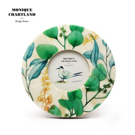 [^:gfc-pf-0014]̍łłt[ɗlXȐAvgꂽی`̎ʐ^āBؓ]ʂƂZpgpAG̔ZW܂Œɕ\Ă܂BuBOTANICAL 02({^jJ02)v̓O[̗tςCɁAu[CG[ŐFtꂽu₩ȔzFől̏ɂ߂ȃfUCłBwʂɂ̓X^hDOtĂ̂ŁAu^ƕǊ|̎g\łB