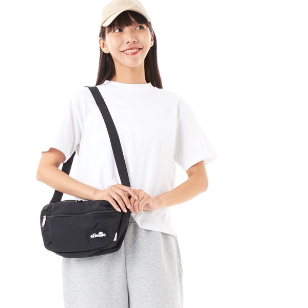 ellesse ナイロンヨコショルダーバッグ