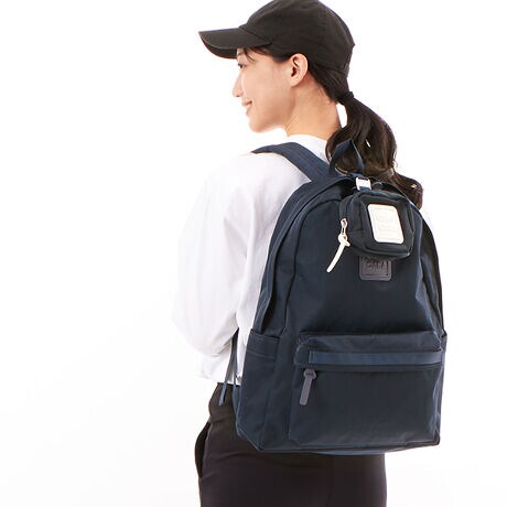 [^:CLB001ML]F̃SX}[gŃN[Match Logo RNVALTCYBwʃ|Pbgɂ15.6C`PC1sɂs傫߃TCYBTCh|Pbgɂ500mlybg{g܂肽ݎP܂B{fB̓EHbVhiCgpB􂢂n߂邽߁AɂȂ邱ƂœƓ̔Fƕ\oĂ܂B\ʂɂ̓EH[^[v[tHĂ܂̂ŁAX̉JCɂȂ܂B