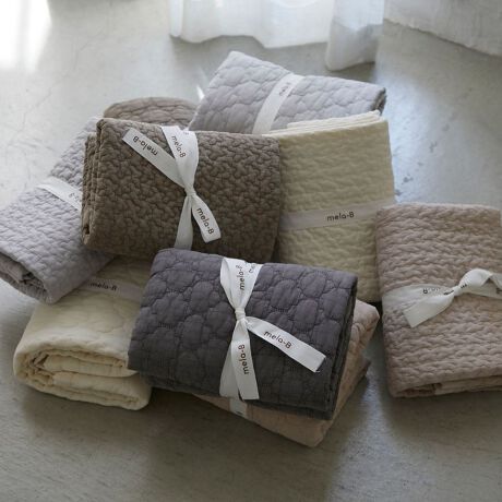 [^:me64-1]▭ȃJ[O&̗ǂɃr[̂Ɩ͂lߍ񂾑lCCuɐVV[YoIIi`ȎŃCeAɂœKȃLeBO}bg̓ołBۂۂƂG̓NbVxr[̃vC}bgƂĂxǂȂxbhJo[\t@[Jo[A|zcAOAybgp}bgƂĂ}`Ɋ􂵂܂B@ŊېOKĂې􂢂łĂɊ̂ŁA܂߂ɐ󂪂łɕۂĂ܂BԂybĝ邲ƒɃsb^zbgJ[ybgg[OK̋ԂÂɂ𔃂ĂCuB łzbgJ[ybg⏰g[̏ɕ~Ďgpł̂ŁAGߖ킸I[V[Ygp܂B4ނ̃p^[ƖLxȃJ[oG[V?4ނAJ[oG[VLxIr[IWi̐▭ȃJ[߃|Cg􉽖s[gĈpĂARXgptH[}XɗDꂽACeō]Ă܂􃏃^̗ʂ͂Ղ5IXICu͊؍ŁuzcvƂӖtB r[̃Cu}bg͔˂̒nA؍ŐYĂ܂B^̗ʂ͂Ղ5IXgpĂ̂ŁAʓIȂ̂ƔׂĂӂƂĂ܂ByӎzEi̓A5cmx̌덷ꍇ܂BEF̓AFނ炪ꍇ܂͕sǕił͂܂B Cu̕ƂĂy݂BEgp̍ۂ͂qlڂ𗣂ȂŉBEΊ̋߂ł̂gp͊댯ł̂ł߉BE{iCu͊؍ĹhsOg߁hsĂ ̓̋C⎼x̋CEɂ܂E₷ bgɂăJ[̔ZWقȂ邱Ƃ܂Bj^[ɂAFɑ̈Ⴂꍇ܂B܂ByzEʂܓŒ܂gpĐ󂵂ĂBEu܂gpBEԐɒЂȂŉBEfnY܂͎gpȂŉBEFڂ肷\̂ő̂̂ƈꏏɐȂŉBEAC͍ĉBEhCN[jO͂ł܂BE^u͂ł܂B