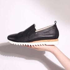 [25秋冬新色あり]軽量│パンチングスリッポン