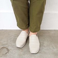 [25秋冬新色あり]軽量│パンチングスリッポン