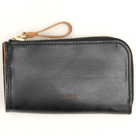 [^:18701354]ȃV_[vɔ痿̖wɂJɓhd˂KXH{AɃXŕ\ʂy邱ƂɂāAZŴƓ̕\ovV[YuPORTER FILMitBjvłBڂ̋l܂RV̂镗̊v́AA^ĵ݂g₵@𒷔N葱ĂC^AEgXJ[iñ^i[łƒOO₳ꂽkvgpĂ܂BV_[vɂ́ugvƌĂ΂wɉIȉʂAKXHɃXōہẢʂɂĎCɍقo邽ߎdオ肪sψƂȂAꖇꖇ\قȂ̂͂łBɁAgقǂɏXɏ_炩ɂȂ񂾕ɂȂĂ܂Bt@Xi[ɂ͍A炩ȊJƌ򂪓̃S[hbL̃GNZt@Xi[̗pĂ܂BRCP[XȂǂ̏ȃACeɂđԎ̃t@Xi[gp邱ƂŁAV[ỸfUC|CgɂĂ܂B\ʂ̃KXH̃ubNƃkṽRgXgy߂悤ɊO͐؂ږ{dグŁARo𒚔JɖĂgbvR[gŎdグĂAng킸Ɋv݂̂ґɎdĂĂ܂B܂AuhS͒ʏ̍ł͓ׂȕ܂ŕ\\Ȑx̍[U[Ǝ˂ŏĂtĂAĂ悤ȏŒFĂ̂łB\ʂ̍胀ƂĂ邽߁Aɂ͌̍܂̂łBgXJ[iñ^j₵̉Dt܂B