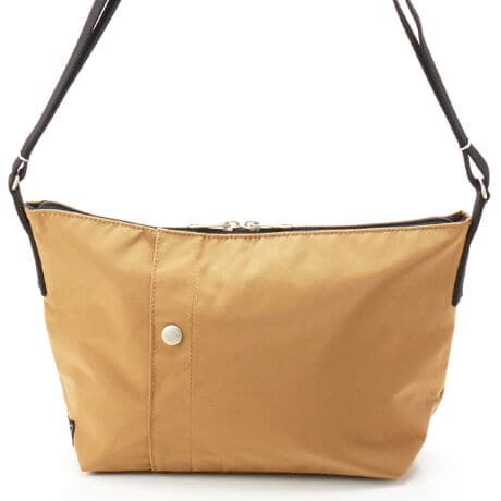 [^:66005799]}Eep[J[Ȃǂ̃AEghAEFÃAE^[`[tɁAfނfBeB[ɂuPORTER 2ic[jvV[YłB  Cfނ́A}Eep[J[ȂǂɌÂgpĂRbg60%AiC40%̔䗦ŐDꂽʏ60/40iNjNXƌĂ΂̂ŁAiC̒悢򊴂ƃRbg̃i`ȕ𕹂Ɠ̎łBiC100%̐nł͏oȂoNωɂ閡ô͂̈ŁA܂ނƉ̃Rbgc̖ڂ܂邱ƂŐʂɂ̂łBʋCɂDĂ邽ߎCȂǂɂ𓦂Ƃł܂B  fUC|CgɂȂĂOƔw̃|Pbg̓}OlbgŁApɂɏoꂷX}[gtHpXP[XȂǂ̎[ɓKĂ܂B[̌𓯂ɂ邱ƂŁAEǂ瑤ŎĂg₷֐ǋ܂B܂ɂ͝H{IWF̃iC^bT[fނ̃|Pbg𑕔ĂAF悭ו̐[ɕ֗łB   ̐iɂ̓}OlbggpĂ܂BCɋ߂ÂƔjȀႷ鋰ꂪ́iNWbgJ[hALbVJ[hAOA@퓙jɂ͒ڋ߂ÂȂłBjȀ̌ɂȂꍇ܂Bgp̍ۂɂ͂ӂB IWiDt܂B AeVJ[ht܂B  jfgF173cm fgF161cm