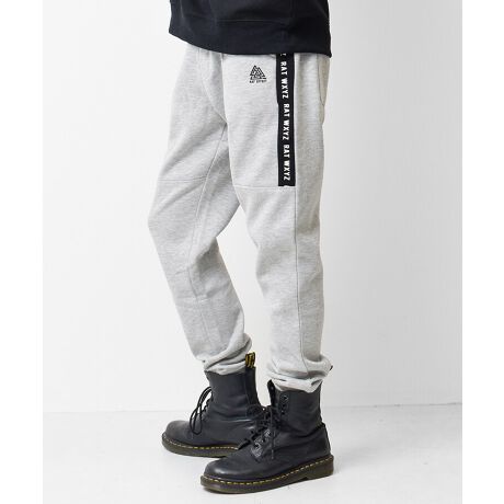 [^:RLP223411]NуCSXEFbgpcBlC̃SCV[ỸXEFbgpcłBTChCG܂łŐ؂邱ƂŃX^CbVȃfUCɎdグAVGbg͂אgɂ邱ƂŃX|[eB[ȕ͋CɁȂNёfނ̃pcȂ̂œ~`tɂăIXX̃pcłB