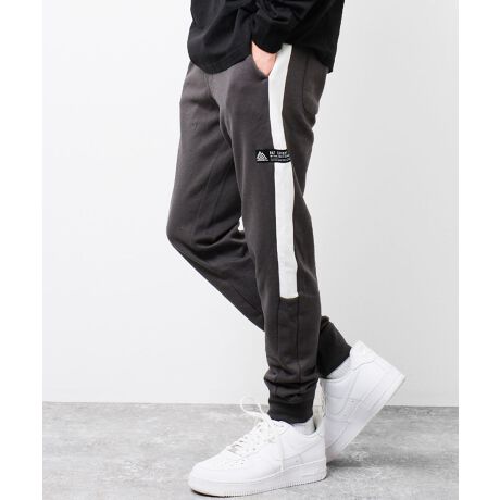 [^:RLP241414]TChCzFXEFbgpcBRAT EFFECTlC̃TChCV[ỸXEFbgpcBCG̈ʒu܂łɂ邱ƂŃfUČIVȕ͋CɎdグACɔzufUCl[ANZgɂȂĂ܂BVGbg̓e[p[ȟאg̃VGbgɂ邱Ƃŉɂł킹₷A񂵂̌pcɎdグĂ܂B