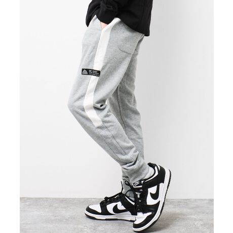 [^:RLP241414]TChCzFXEFbgpcBRAT EFFECTlC̃TChCV[ỸXEFbgpcBCG̈ʒu܂łɂ邱ƂŃfUČIVȕ͋CɎdグACɔzufUCl[ANZgɂȂĂ܂BVGbg̓e[p[ȟאg̃VGbgɂ邱Ƃŉɂł킹₷A񂵂̌pcɎdグĂ܂B