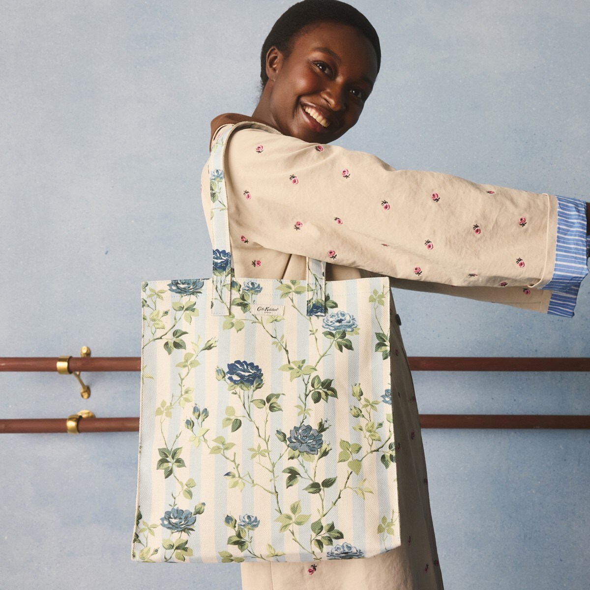 ラージ ブックバッグ Climbing Rose | キャス キッドソン(Cath Kidston